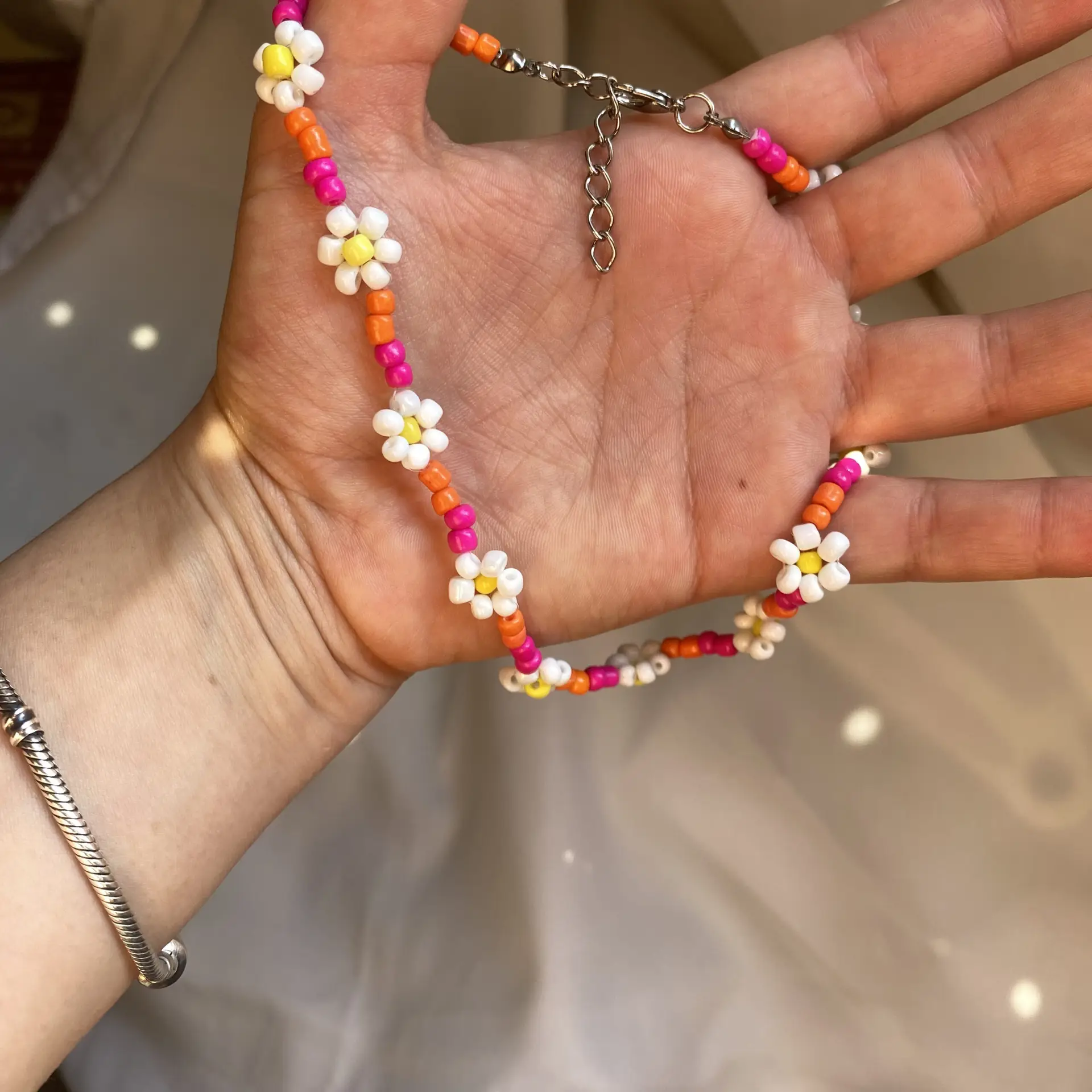 Colar miçanga flor colorida feito a mão Dohra